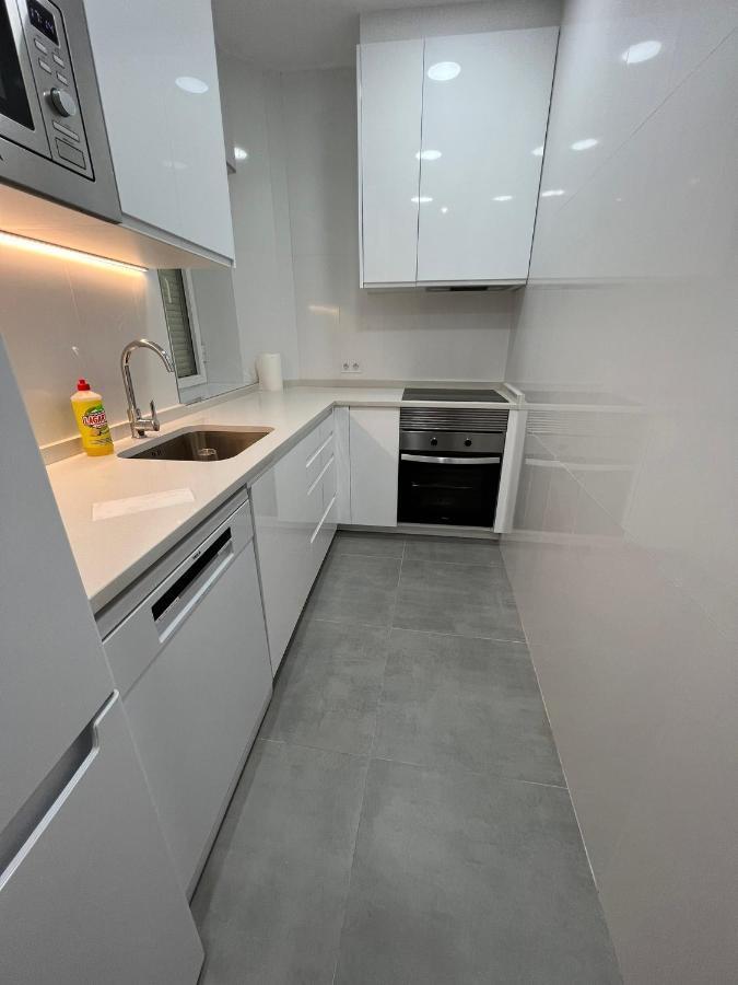Roomstay Plaza Castilla Ostello