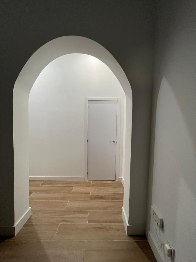 Roomstay Plaza Castilla Ostello