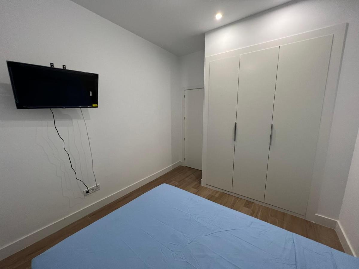 Roomstay Plaza Castilla Ostello *